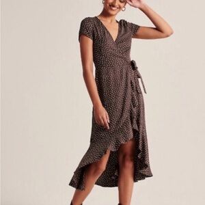 Abercrombie & Fitch Polka
Dot Wrap Dress
Size M NWT